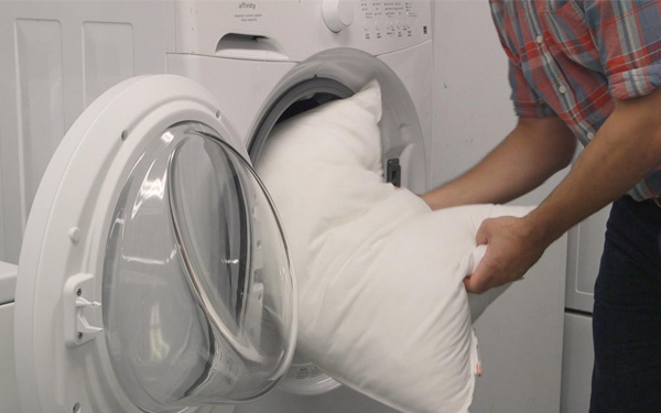 Hướng dẫn cách giặt ruột gối bằng máy giặt nhanh nhất, sạch nhất