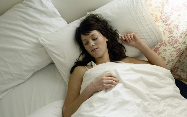 Độ êm ái của tơ tằm giúp cải thiện giấc ngủ hiệu quả