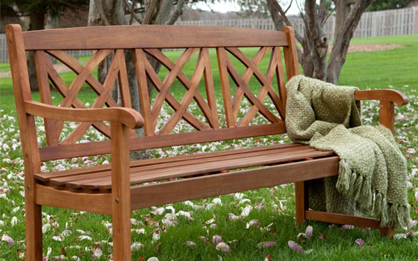 Ghế ngoài trời bằng gỗ thiết kế đơn giản mà sang trọng