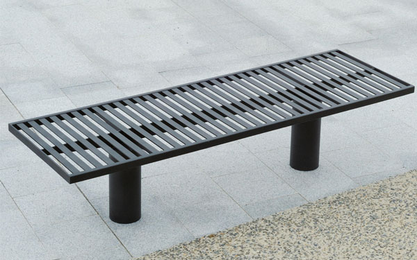 Mẫu ghế bằng sắt không tựa giúp tiết kiệm diện tích cho không gian hẹp