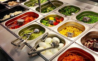 Vì sao nhà hàng nên sử dụng khay inox đựng thực phẩm, đồ ăn?