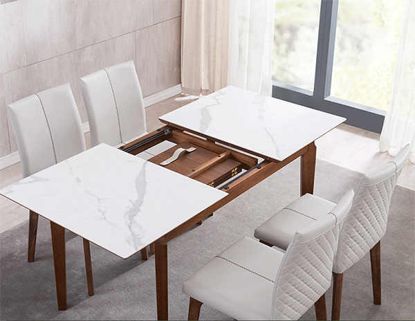 Mặt bàn được thiết kế có thể kéo dài hoặc thu ngắn 