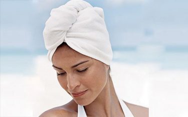 Gợi ý cách quấn khăn tắm bao đầu vừa tiện ích, lại vừa sành điệu