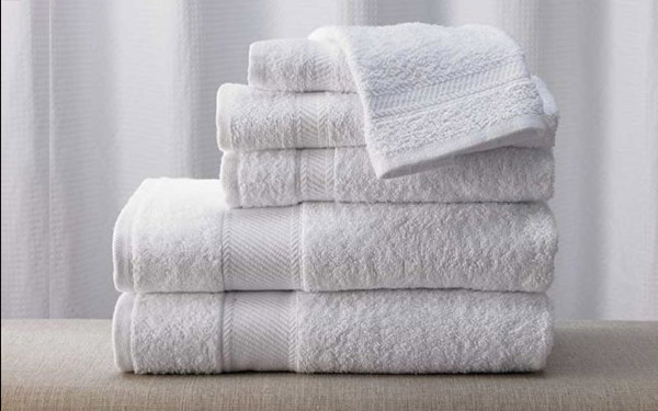 5 dấu hiệu nhận biết khăn tắm khách sạn chất lượng kém, không nên dùng
