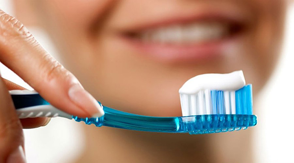 Bàn chải đánh răng giúp chăm sóc sức khỏe răng miệng tốt hơn, mang lại hàm răng trắng sáng và hơi thở thơm mát