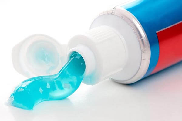 Kem đánh răng là vật dụng quan trọng và không thể thiếu với mỗi người