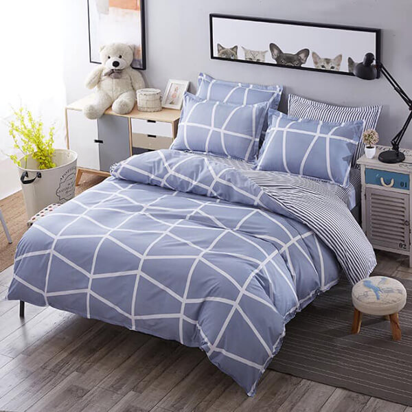 Ga giường may từ loại vải này có giá thành rẻ, đa dạng màu sắc, kiểu dáng