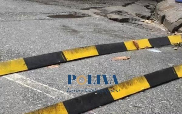 Tự chế gờ giảm tốc với hai thanh sắt nhọn gây nguy hiểm khôn lường trên đường phố Hà Nội