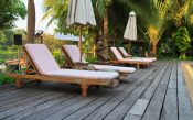 Kinh nghiệm chọn mua ghế hồ bơi bằng gỗ: Chất lượng, giá rẻ