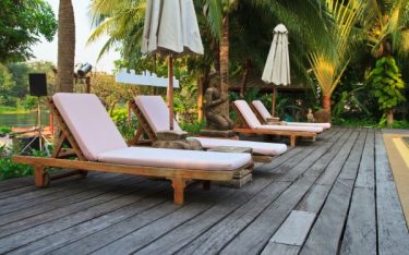 Kinh nghiệm chọn mua ghế hồ bơi bằng gỗ: Chất lượng, giá rẻ