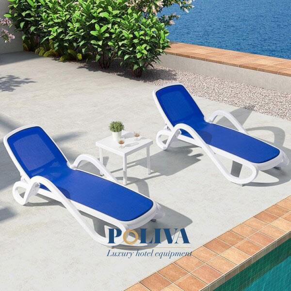 Mẫu ghế nhựa bể bơi pha màu xanh trắng