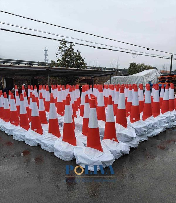 Poliva chuyên cung cấp các loại cọc tiêu và phụ kiên đi kèm 