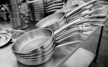 Inox có bị gỉ không? Nguyên nhân và giải pháp khắc phục