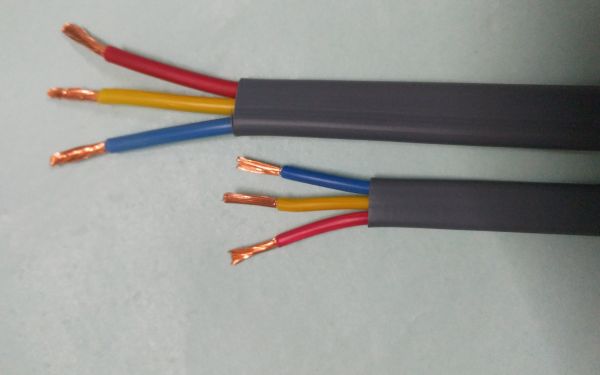 LDPE thường được sử dụng làm lớp bọc cách điện của dây cáp