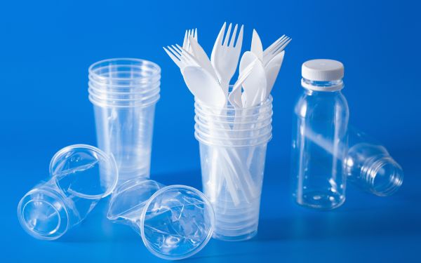 Giảm thiểu sử dụng những đồ dùng nhựa dùng 1 lần
