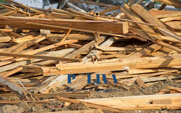 Rác thải gỗ , vât liệu thi công