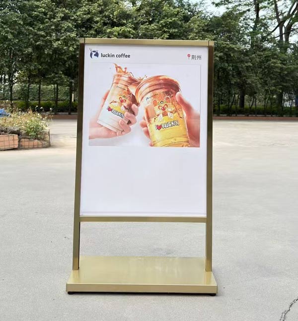 Hình ảnh thực tế bảng menu nhà hàng khung inox