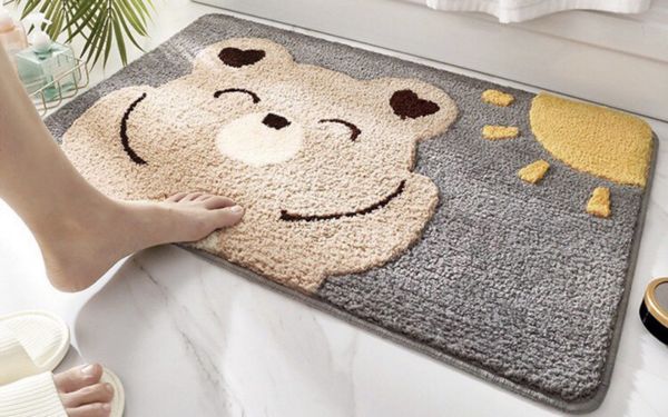 Thảm lau chân cũng là đồ dùng giúp giữ vệ sinh trong gia đình