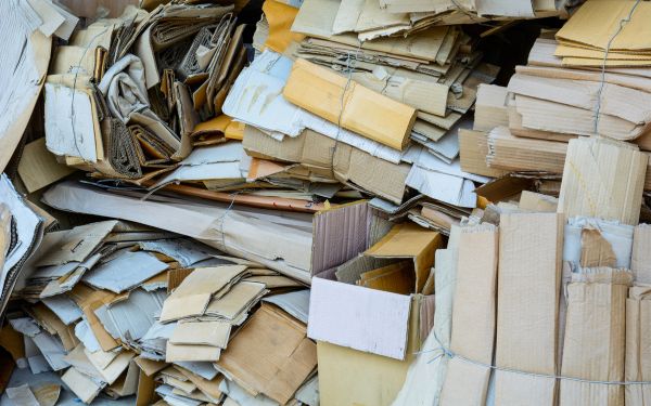 Màu vàng ký hiệu có thể chứa các loại rác có thể tái chế dễ dàng