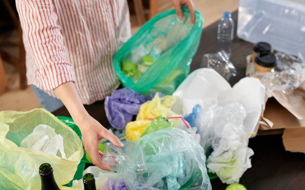Ký hiệu màu đen dùng để phân loại rác khó tái chế, khó phân hủy