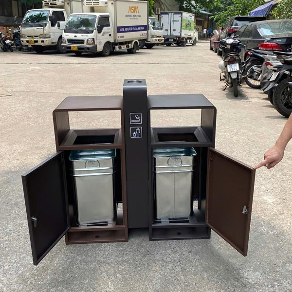 2 Thùng rôn hoa bên trong thùng rác chắc chắn, bền bỉ, có quái sách tiện lợi