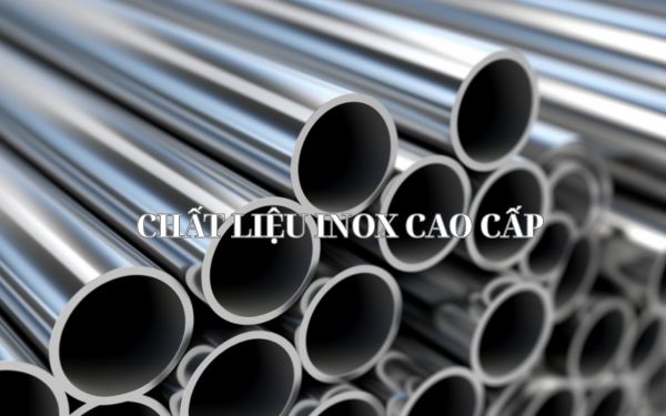 Thùng rác cao cấp thường được làm từ inox kết hợp với các các chất liệu khác ví dụ như đá hoa cương