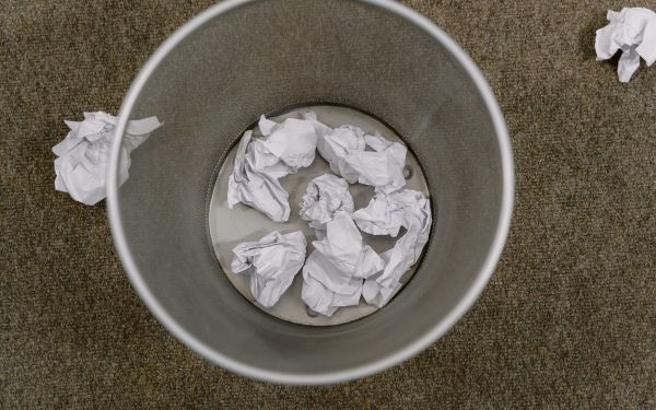 Hình ảnh thùng rác nắp mở