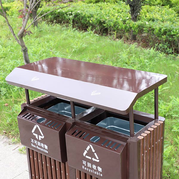 Thùng rác có mái che ngoài trời giúp bảo vệ rác khỏi nắng mưa tránh bốc mùi