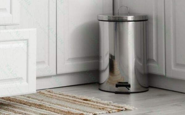 Thùng rác trong phòng khách sạn giúp giữ gìn vệ sinh