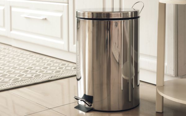 Hướng dẫn phân biệt thùng rác inox cao cấp và hàng kém chất lượng