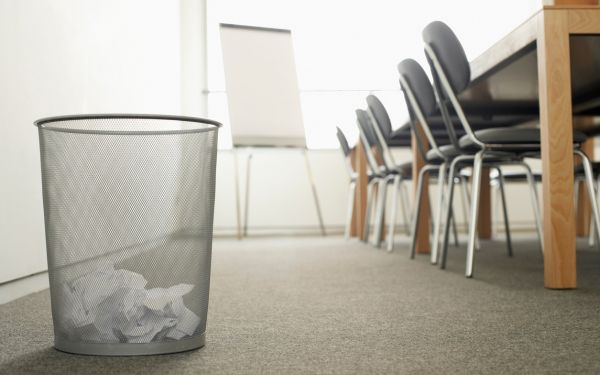 Thùng rác dễ dàng đặt ở nhiều vị trí trong văn phòng làm việc