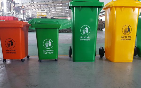 Thùng rác lớn cũng chia được nhiều dung tích khác nhau phù hợp với như cầu và không gian sử dụng