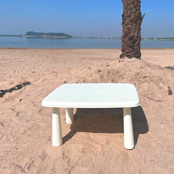 bàn hồ bơi bằng nhựa