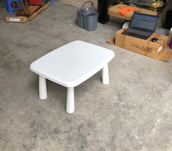 bàn hồ bơi bằng nhựa