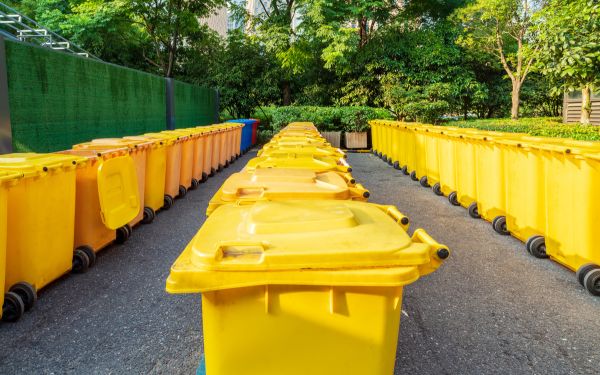 Thùng rác cỡ lớn – Giải pháp thu gom rác hiệu quả cho khu công nghiệp