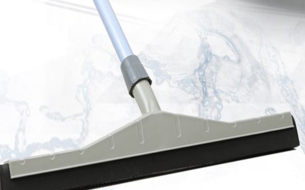 Cây gạt nước vệ sinh chất liệu bằng nhựa cao cấp