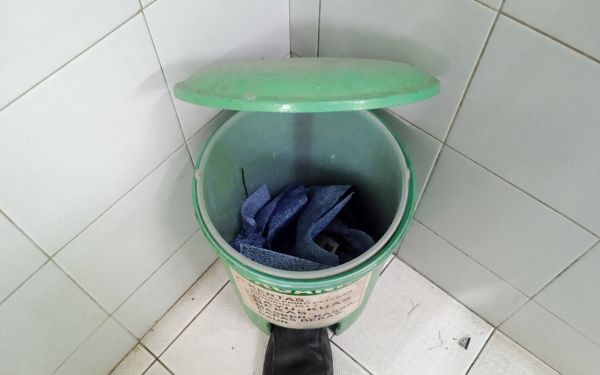 Thùng rác nhà tắm - nhà vệ sinh