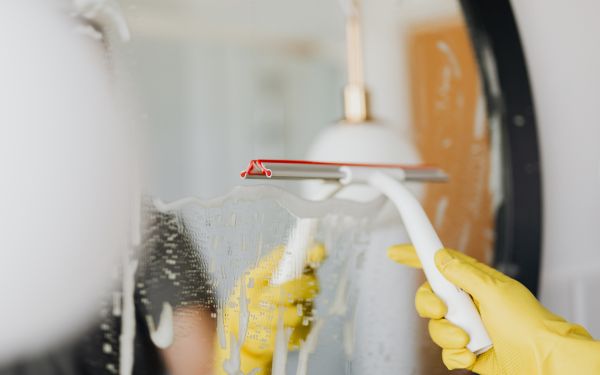 dụng cụ làm sạch nhà tắm