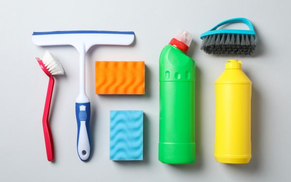 Dụng cụ vệ sinh cần có trong khu vực nhà vệ sinh