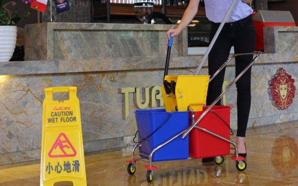 Sự kết hợp của xe vắt móp và cây lau ướt: Bộ đôi tăng tốc hiệu suất làm sạch