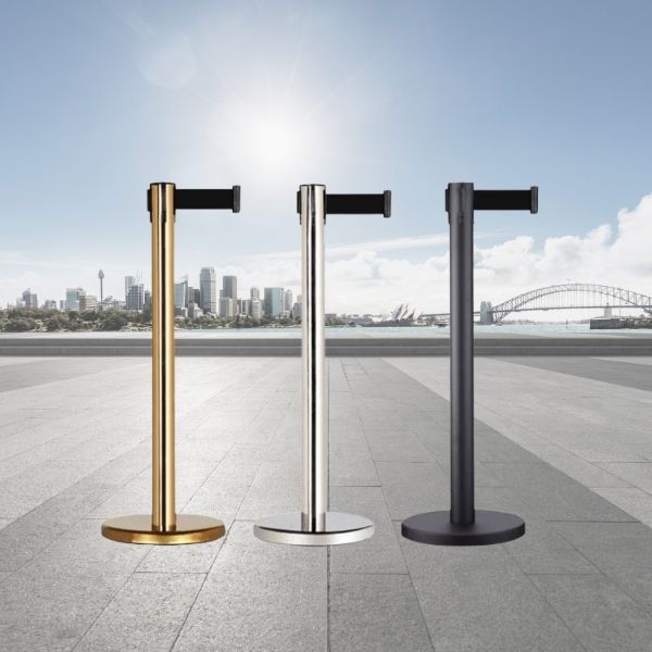 Cột chắn dây màu đen