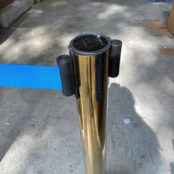 Hình ảnh dây căng kết nói với đầu cột chắn khác