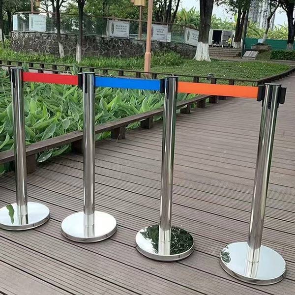 Hình ảnh cột chắn inox của Poliva