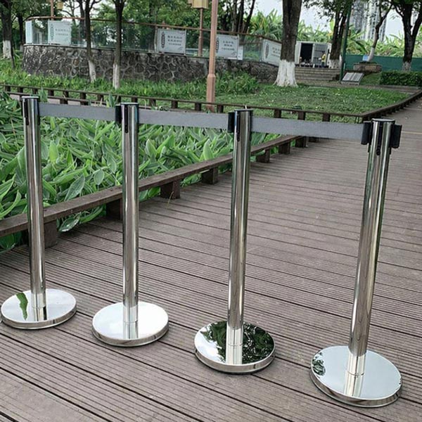 Hình ảnh thực tế cột inox phân làn dây màu ghi