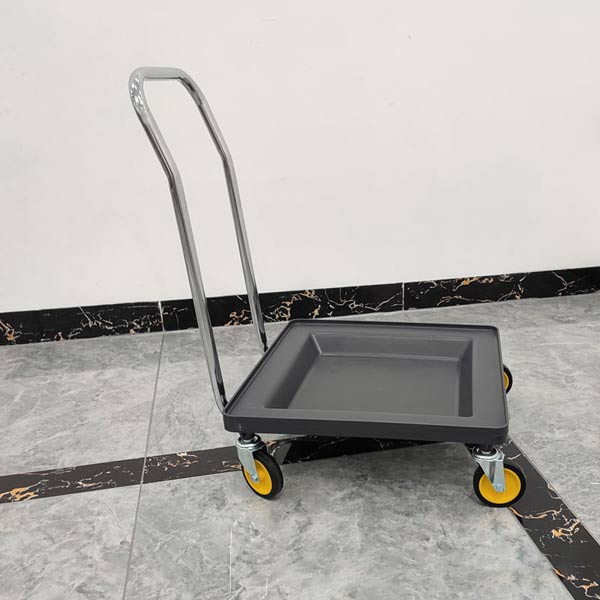 Sử dụng xe đẩy khay rack chuyên dụng khi di chuyển