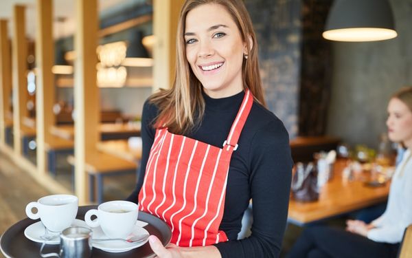 Ưu tiên lựa chọn các kiểu khay phục vụ nhỏ gọn, tiên dụng để dễ dàng di chuyển