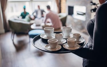 Khay phục vụ chuyên dụng cho nhân viên phục vụ bàn