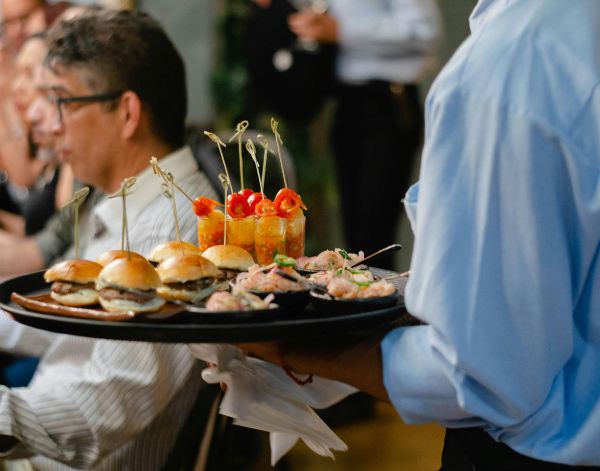 khay phục vụ chuyên dụng