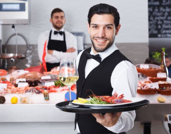 Nắm rõ thực đơn để tư vấn cho khách hàng