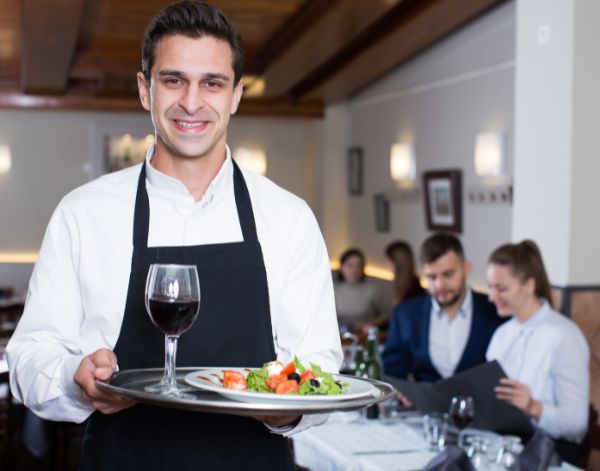 Thái độ phục vụ khách hàng thân tiện, chân thành